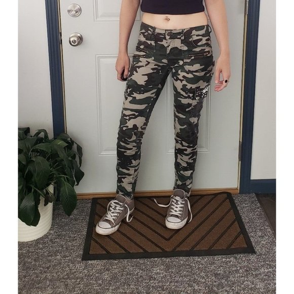 No Boundaries Camo Cargo Skinny Jeans - Picture 1 of 5